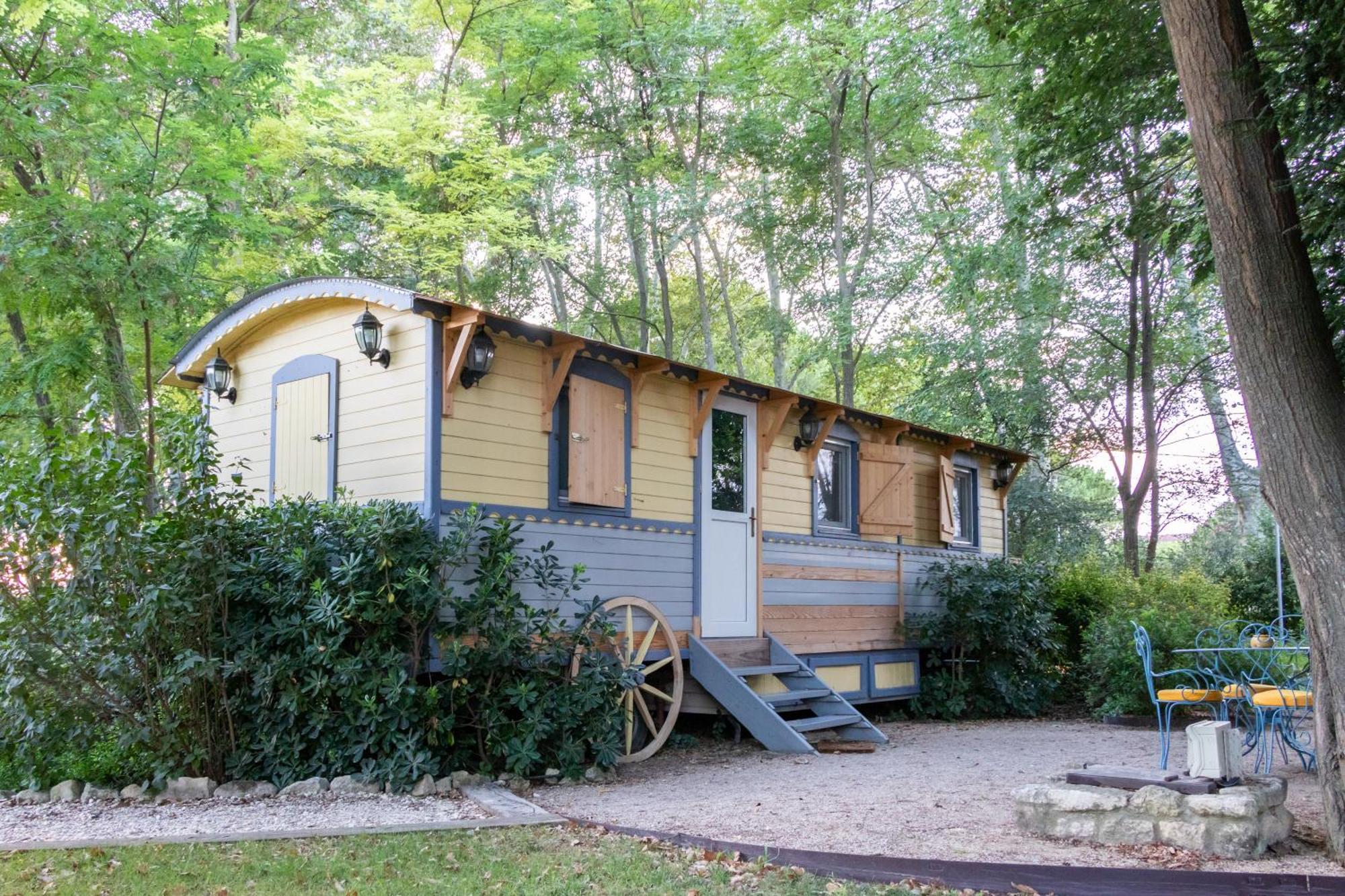 Mas Le 7 Bed & Breakfast Saint-Andiol Exterior photo