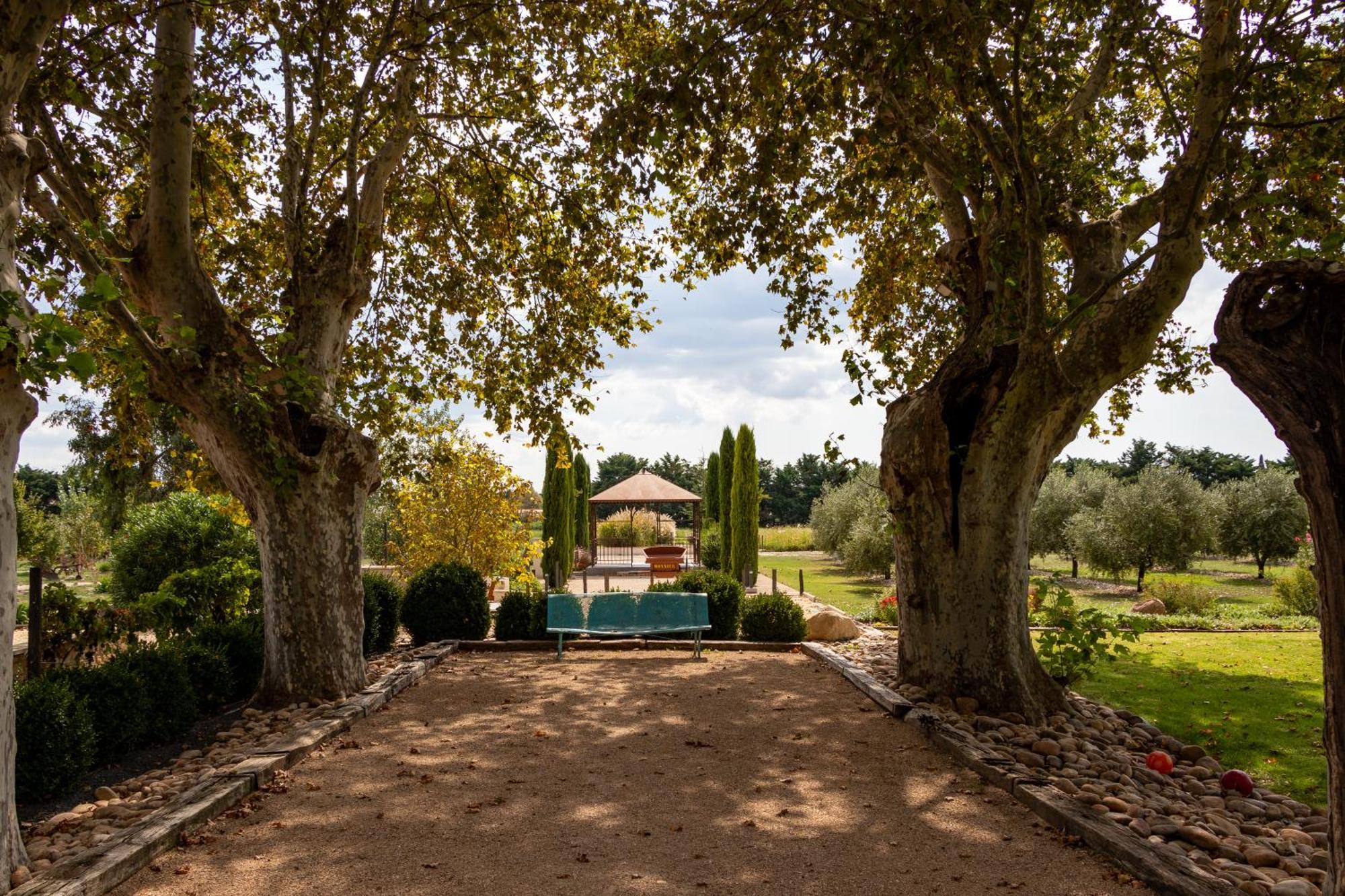 Mas Le 7 Bed & Breakfast Saint-Andiol Exterior photo