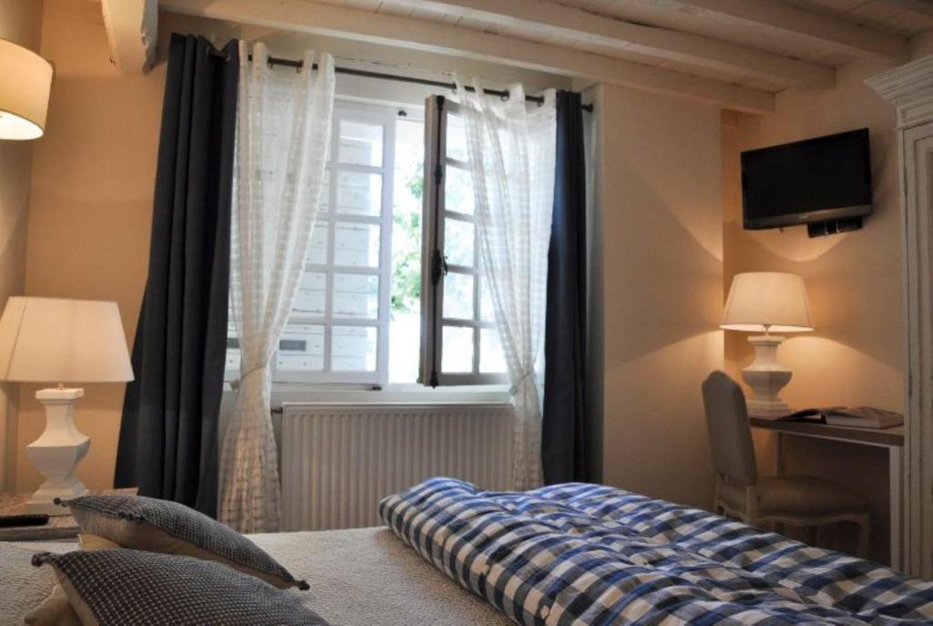 Mas Le 7 Bed & Breakfast Saint-Andiol Exterior photo