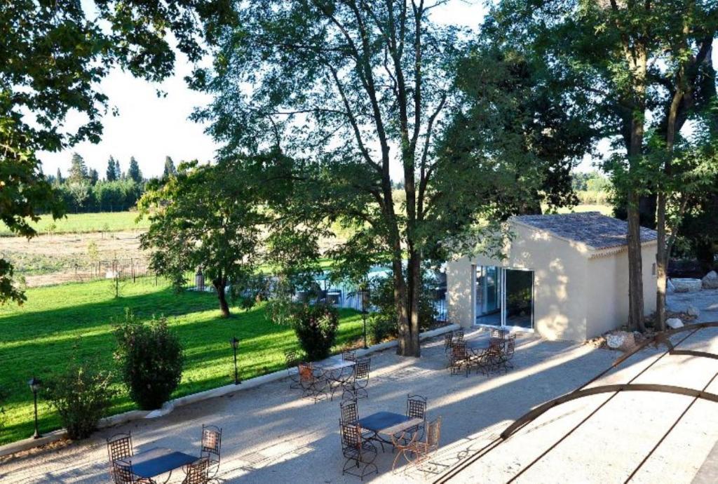 Mas Le 7 Bed & Breakfast Saint-Andiol Exterior photo